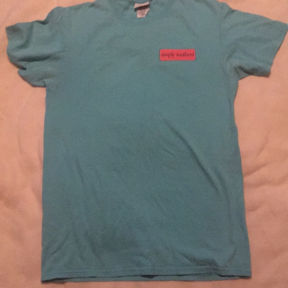 Simply Southern “Flip Flops & Dunes” shirt size small